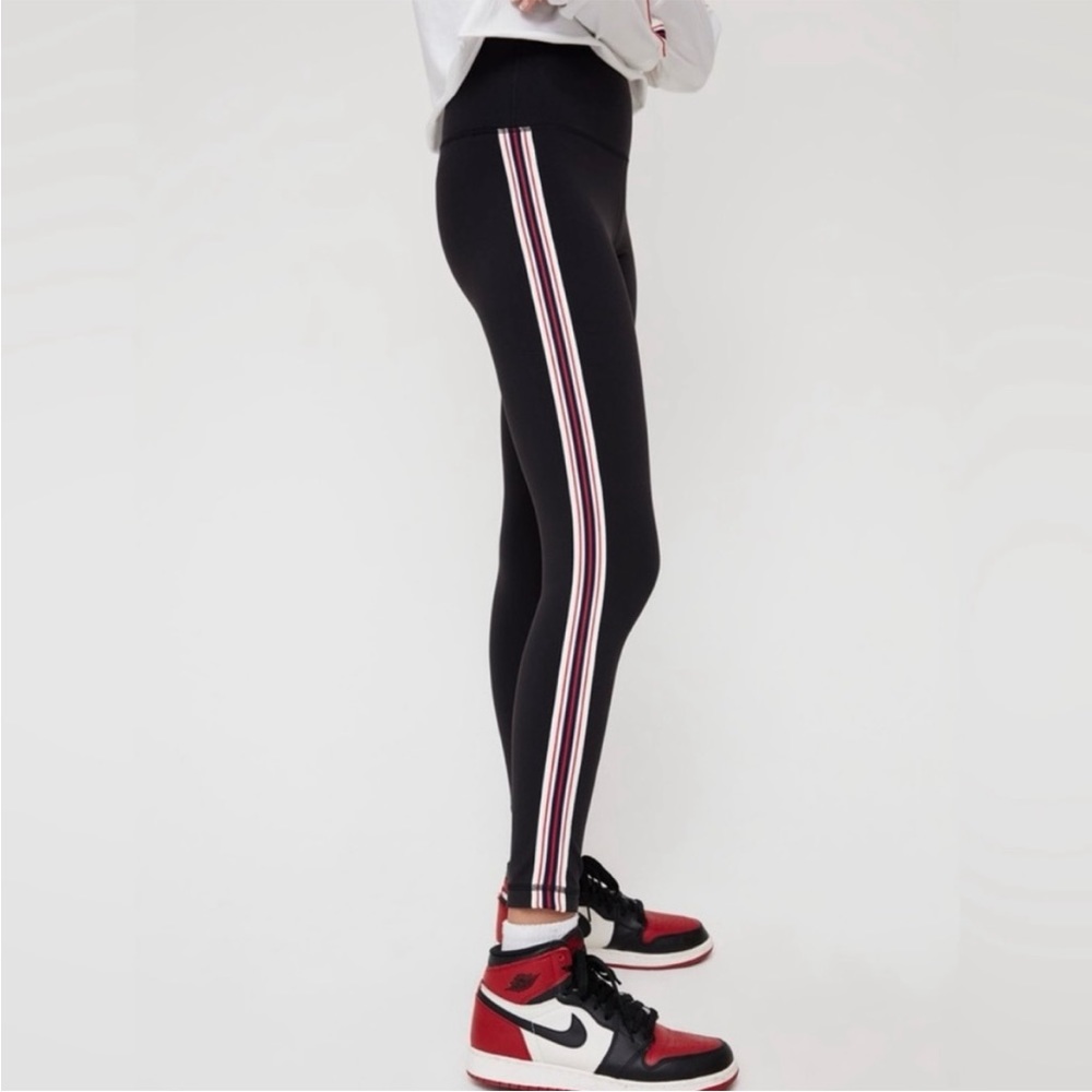 TNA Aritzia Black Leggings Atmosphere Stripe